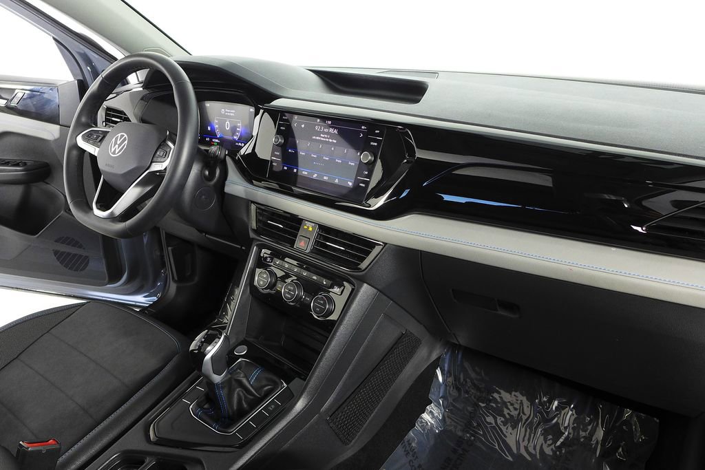 Used 2024 Volkswagen Taos SE image 13