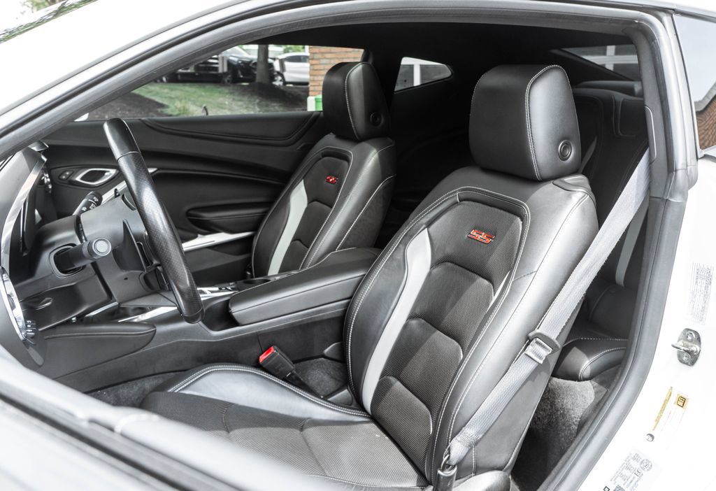Used 2019 Chevrolet Camaro SS RWD image 7