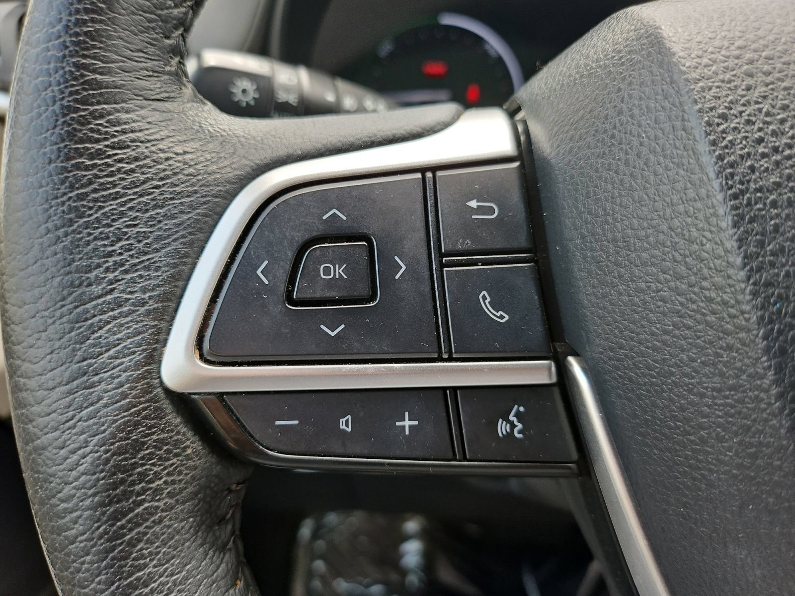Used 2023 Toyota Sienna XLE FWD image 30