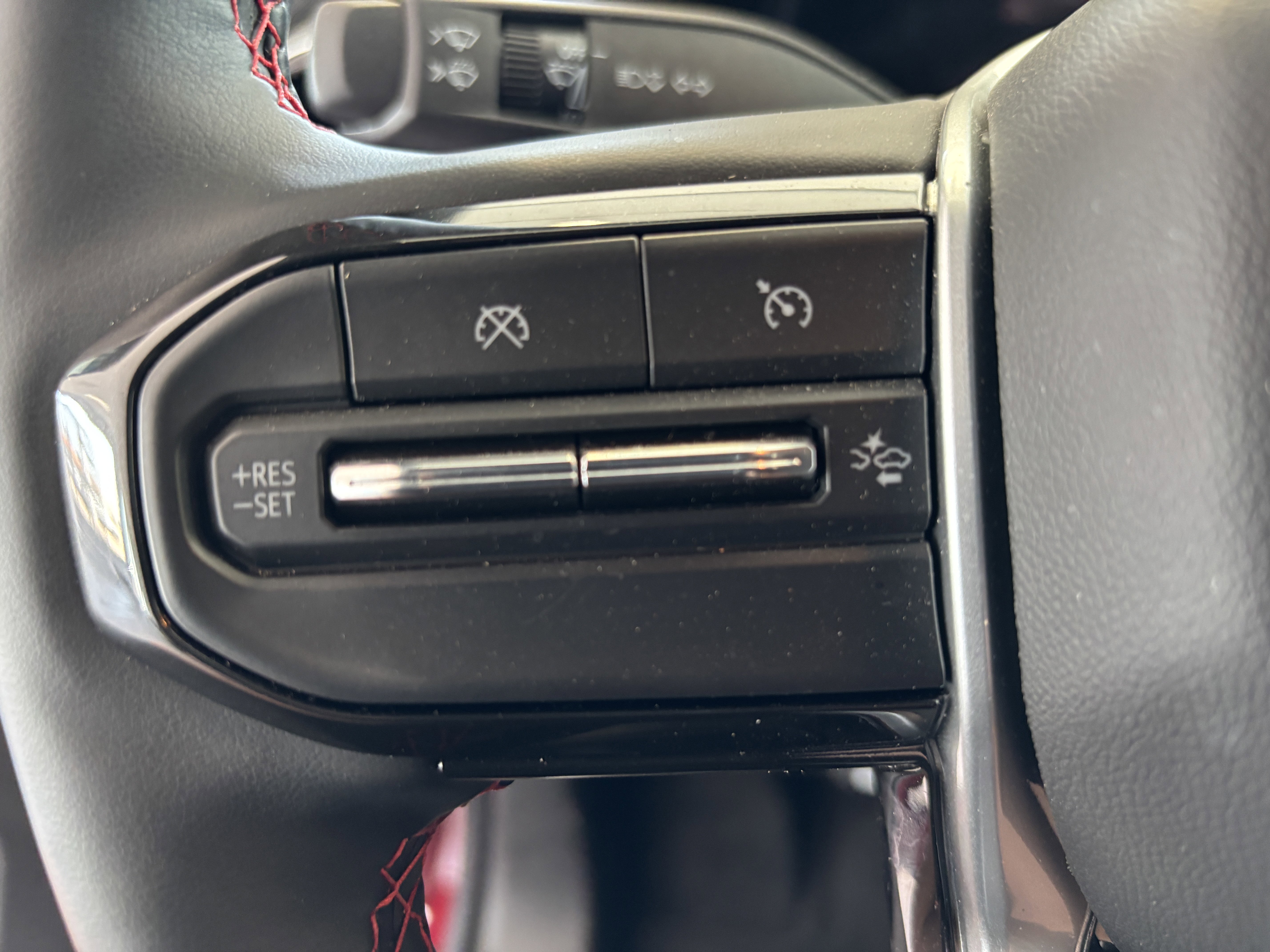 Used 2025 Chevrolet Colorado Z71 w/ Midnight Edition image 12