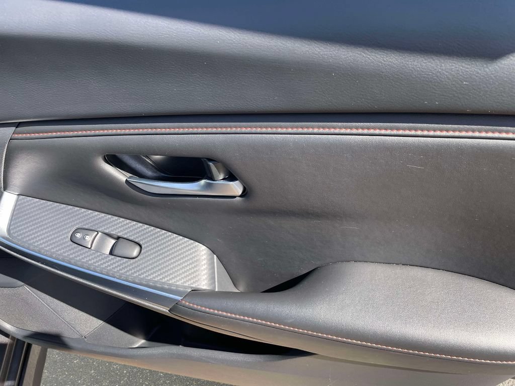 Used 2025 Nissan Sentra SR FWD image 9