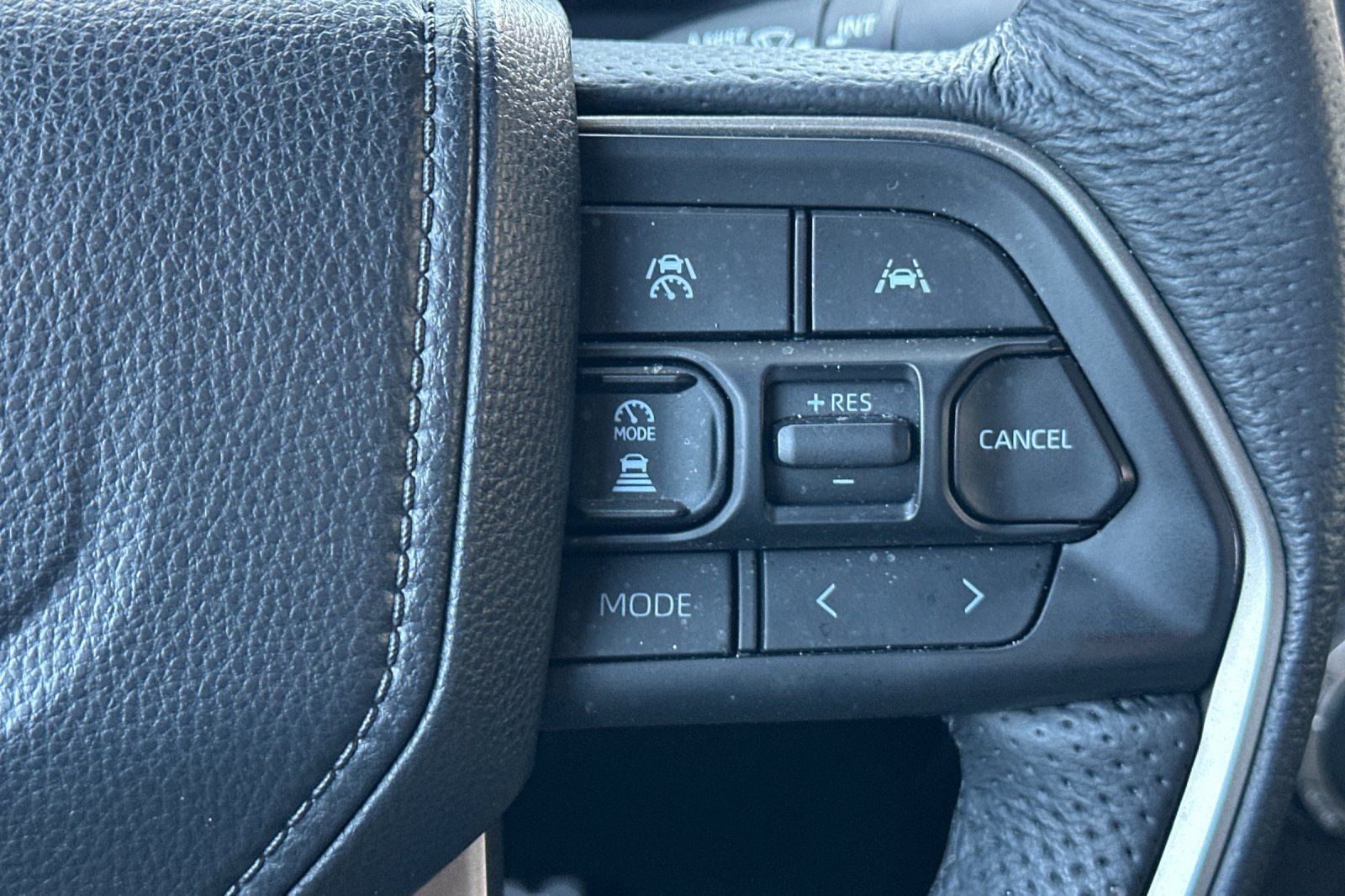 Used 2025 Toyota Tacoma TRD Sport AWD/4WD image 25