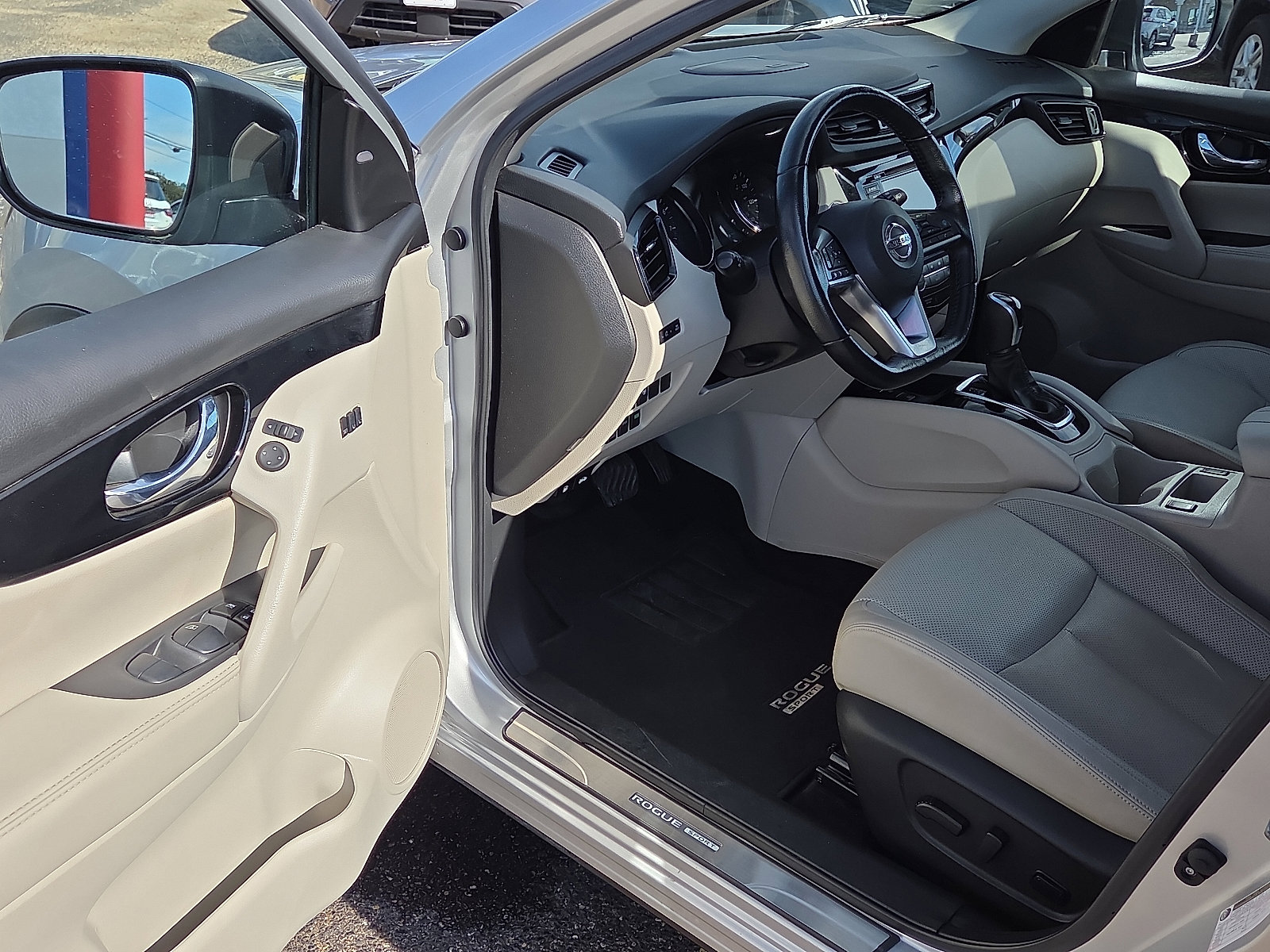 Used 2022 Nissan Rogue Sport SL w/ Premium Package image 12