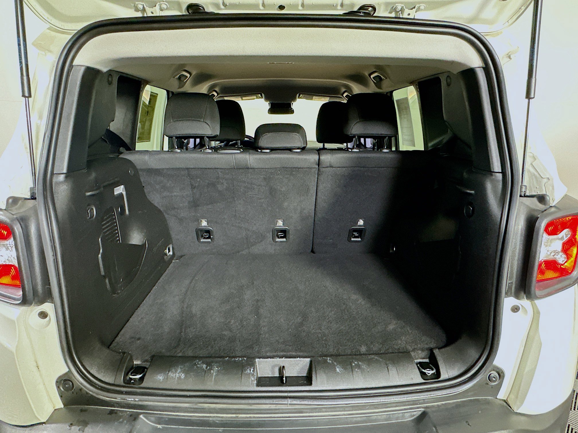 Used 2022 Jeep Renegade Latitude AWD/4WD image 28
