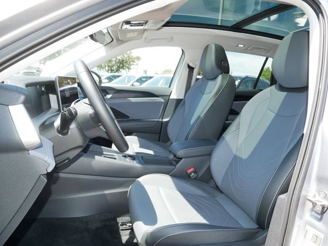 Certified 2025 Volkswagen Tiguan SE AWD/4WD image 15