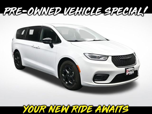 Certified 2024 Chrysler Pacifica Select image 1