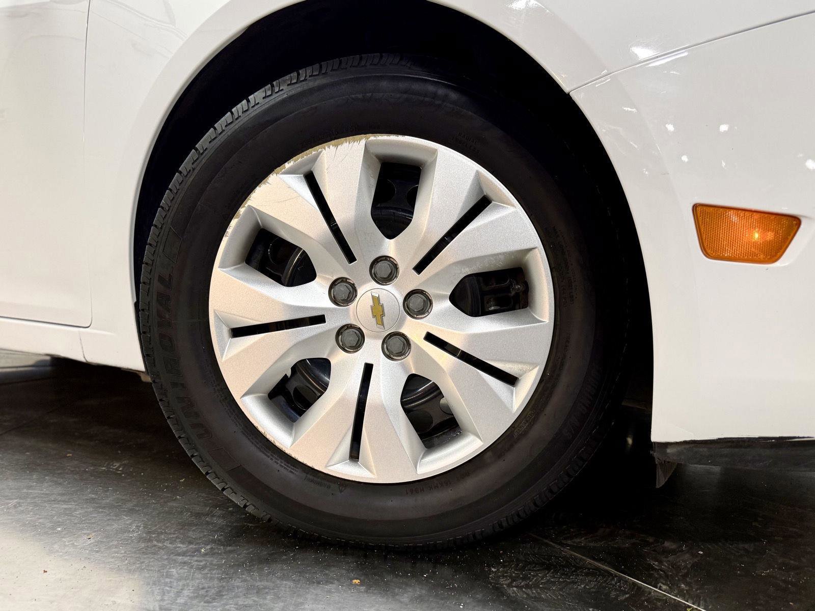 Used 2015 Chevrolet Cruze LS FWD image 10