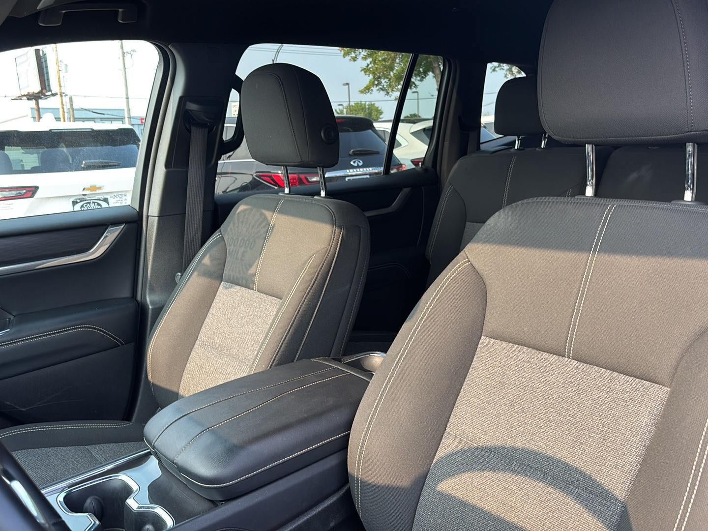 Used 2025 GMC Acadia Elevation AWD/4WD image 12