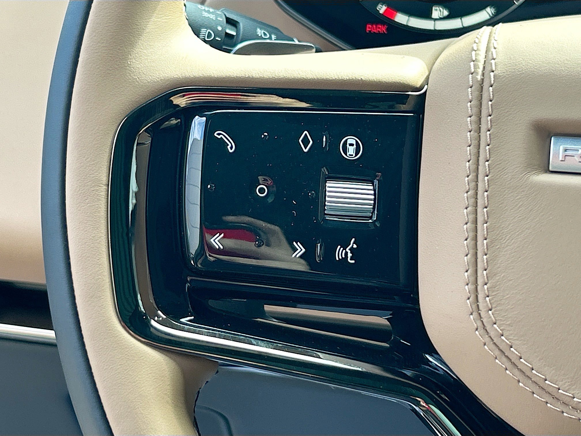 Used 2025 Land Rover Range Rover Sport Dynamic SE image 34