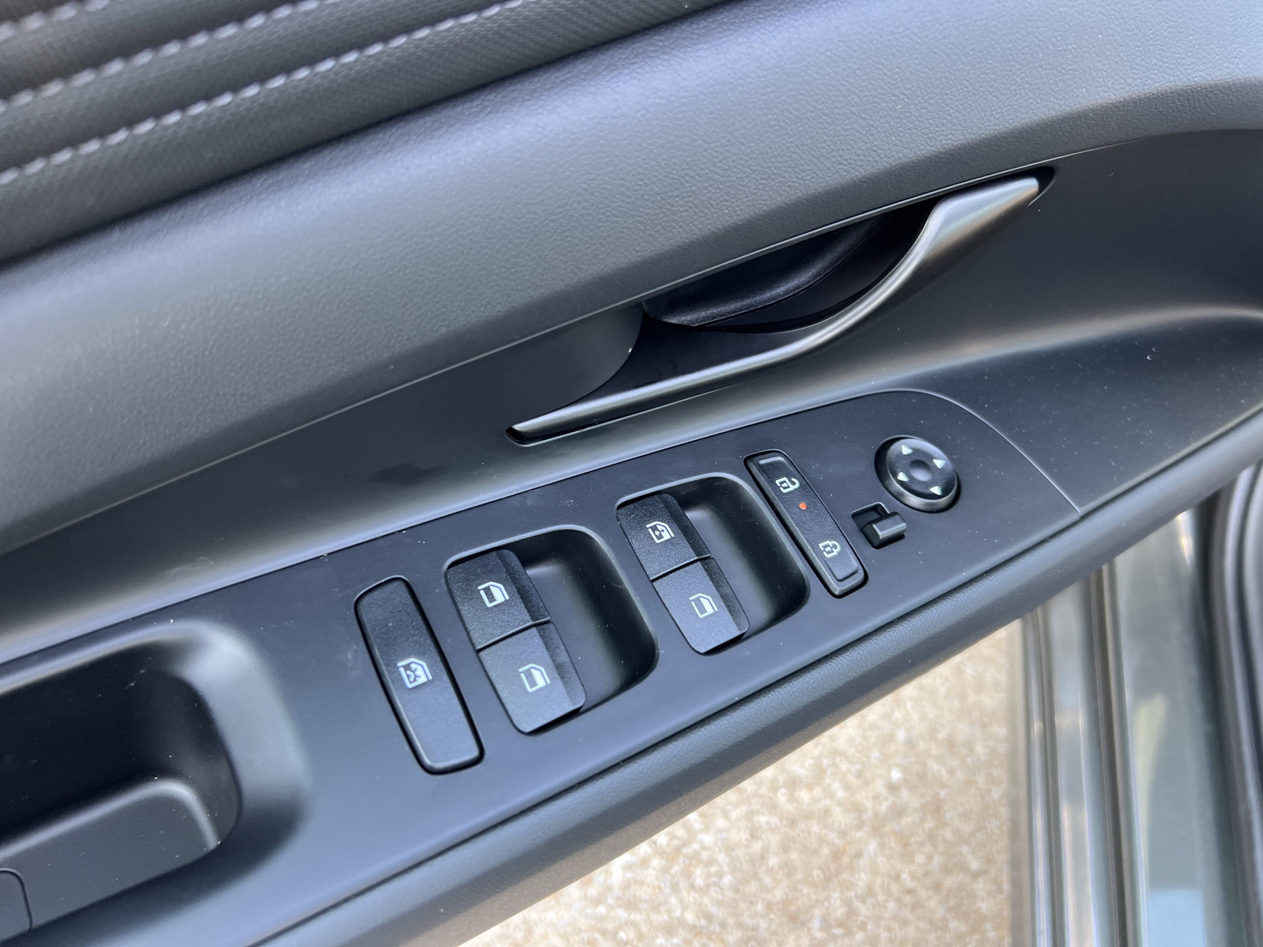 Used 2025 Hyundai Elantra Sport image 11