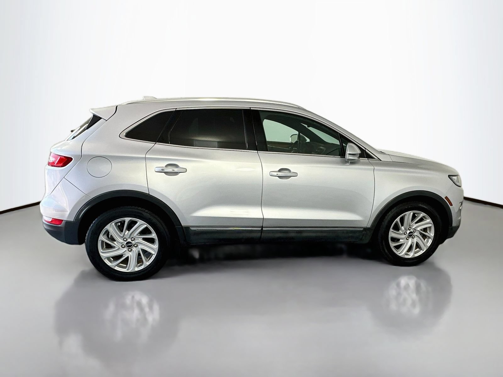 Used 2019 Lincoln MKC Reserve FWD image 8