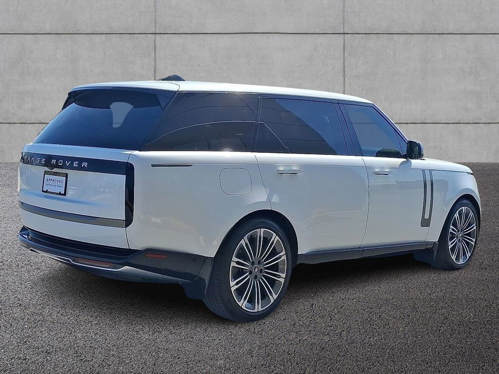 Used 2025 Land Rover Range Rover Long Wheelbase SE image 4