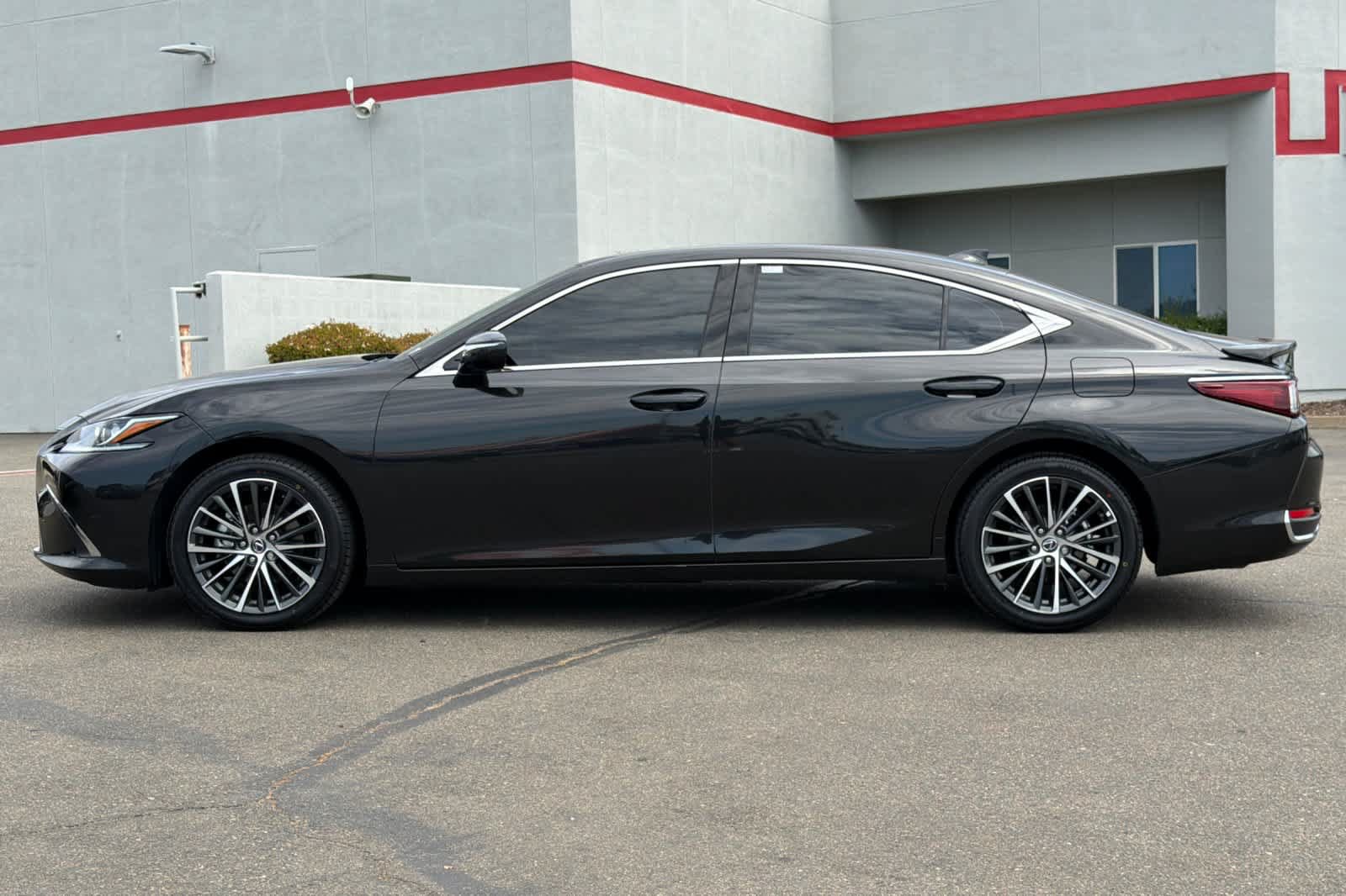 Certified 2025 Lexus ES 300h w/ Premium Package FWD image 9
