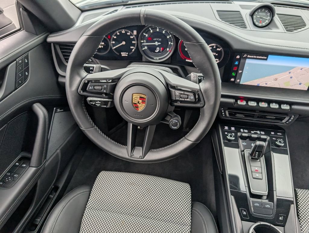 Used 2024 Porsche 911 image 19