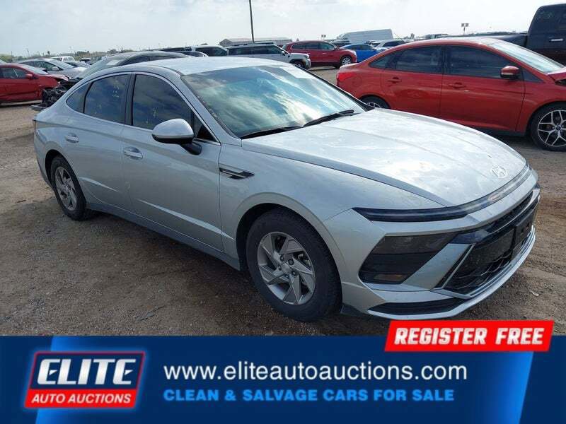 Used 2025 Hyundai Sonata SE image 2