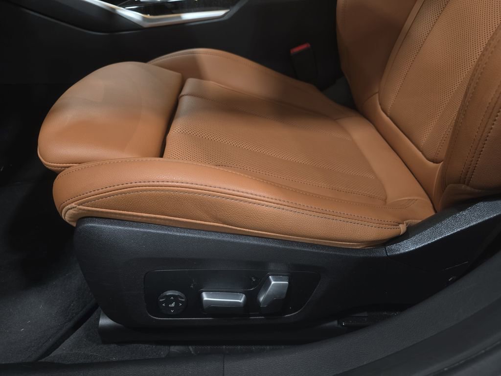 Used 2023 BMW 330i xDrive Sedan w/ Premium Package image 24