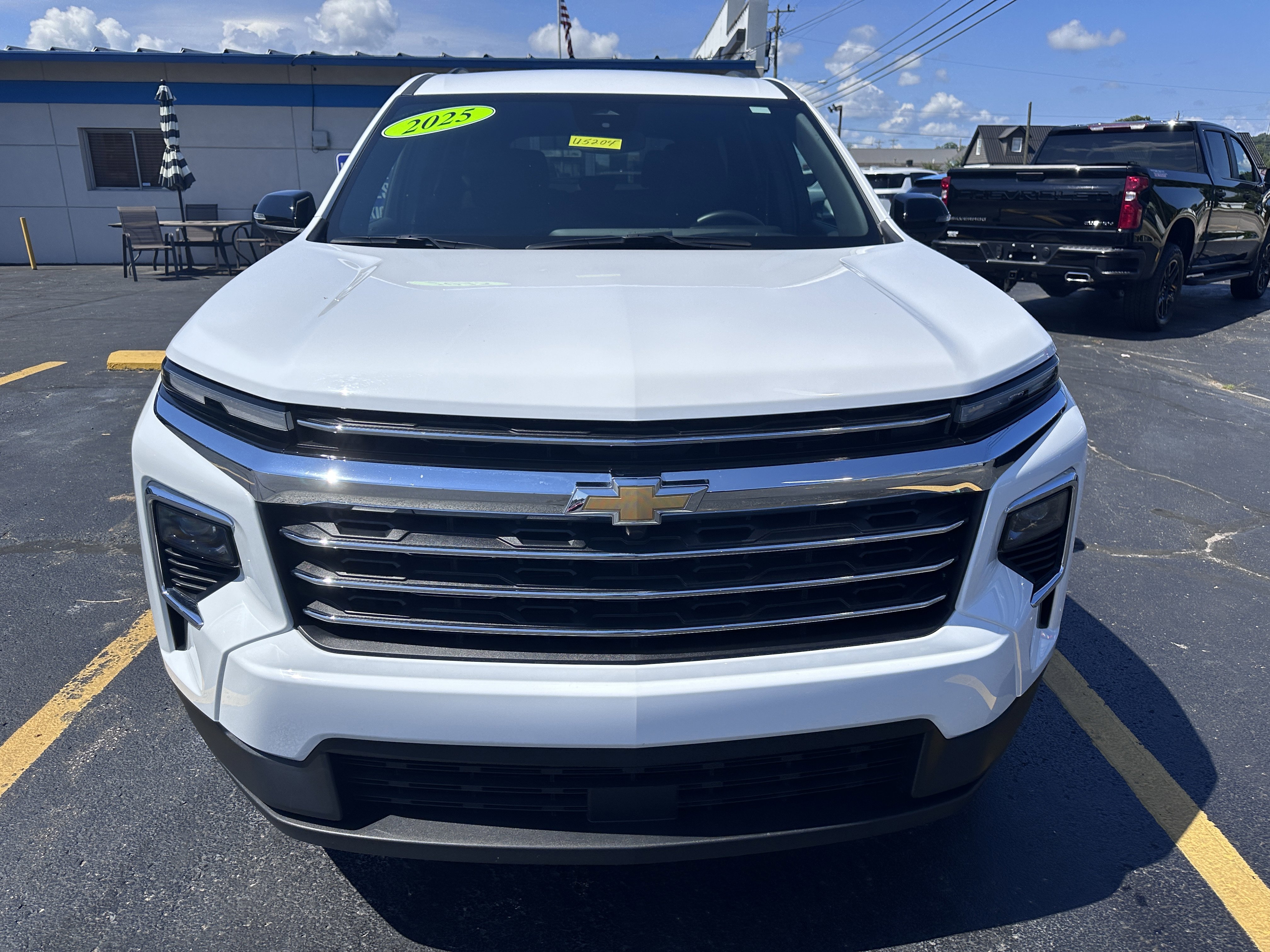 Used 2025 Chevrolet Traverse LT image 6