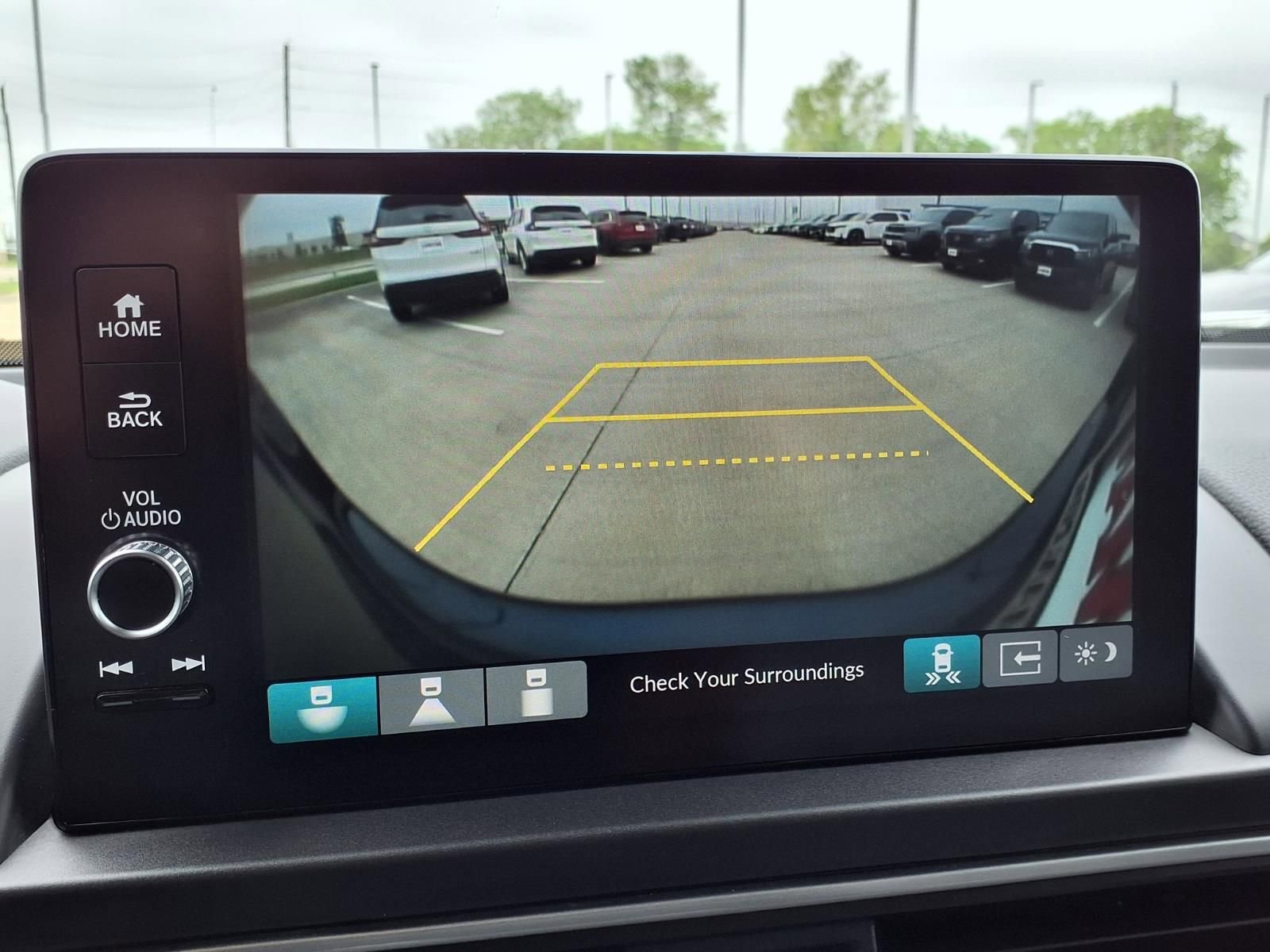 Used 2025 Honda Pilot Touring image 10