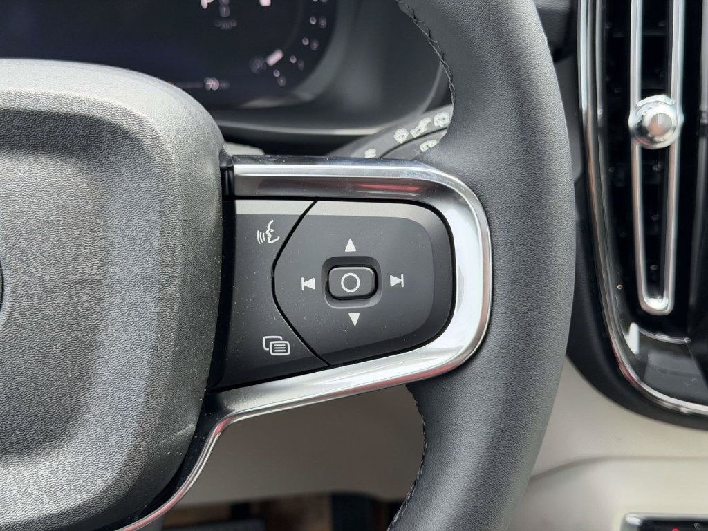 New 2026 Volvo XC40 B5 Ultra w/ Protection Package Premier AWD/4WD image 9
