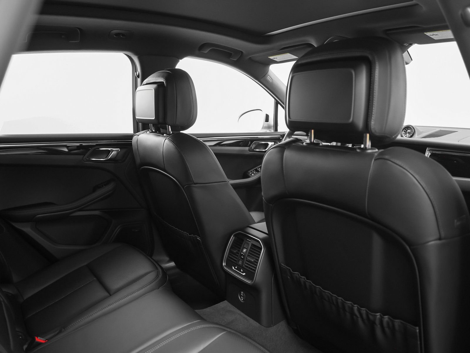 Certified 2026 Porsche Macan image 26
