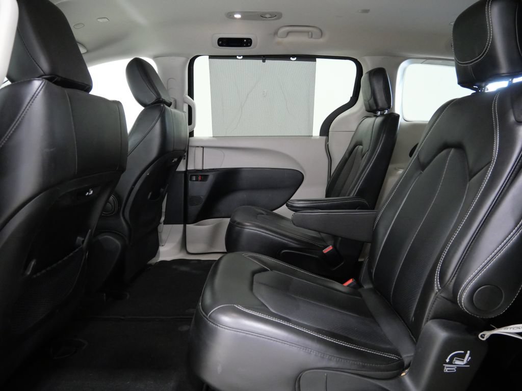 Used 2024 Chrysler Pacifica Touring-L FWD image 23