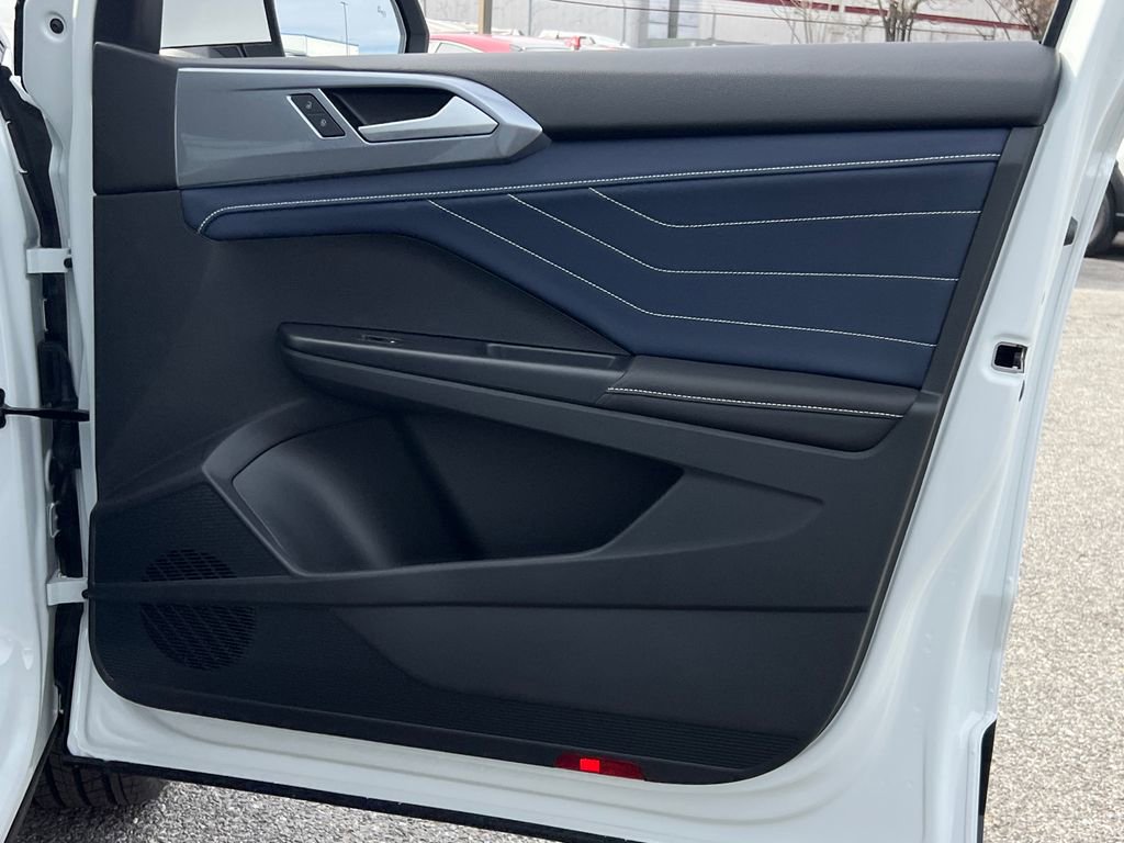 New 2026 Volkswagen Taos SEL image 8