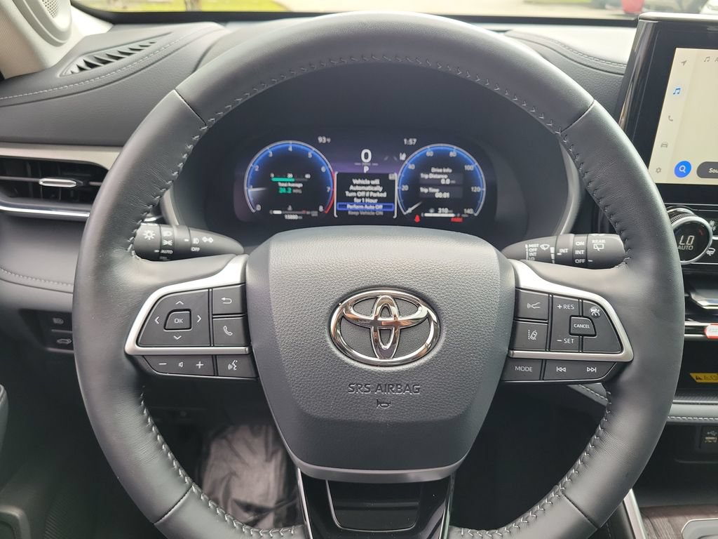 Certified 2026 Toyota Highlander Limited AWD/4WD image 8