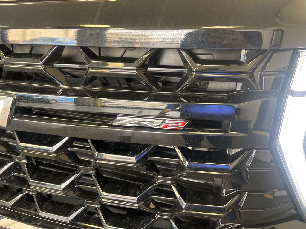 Used 2024 Chevrolet Silverado 2500 ZR2 w/ Technology Package image 7