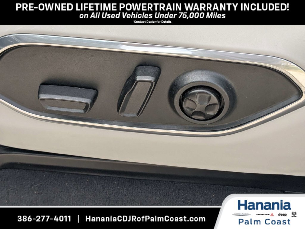 Used 2024 Jeep Wagoneer L Series II RWD image 20