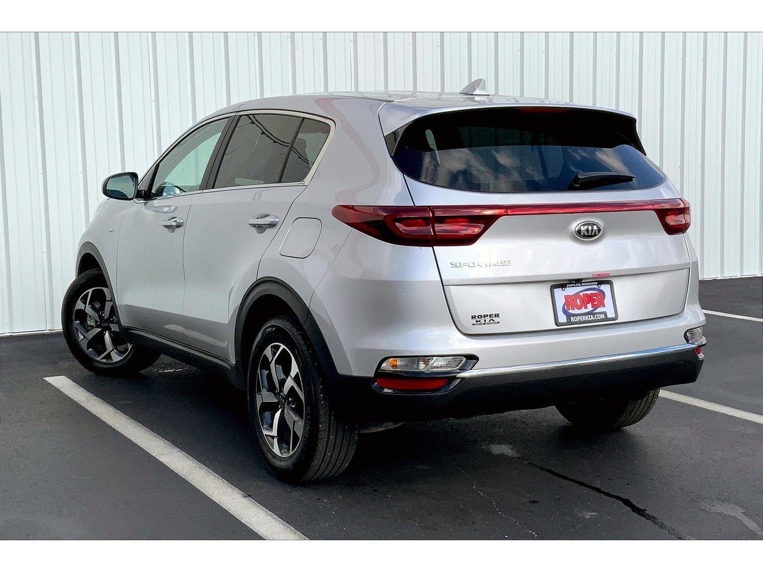 Used 2022 Kia Sportage LX image 11