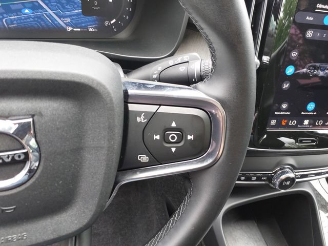 Certified 2026 Volvo XC40 B5 Plus AWD/4WD image 9