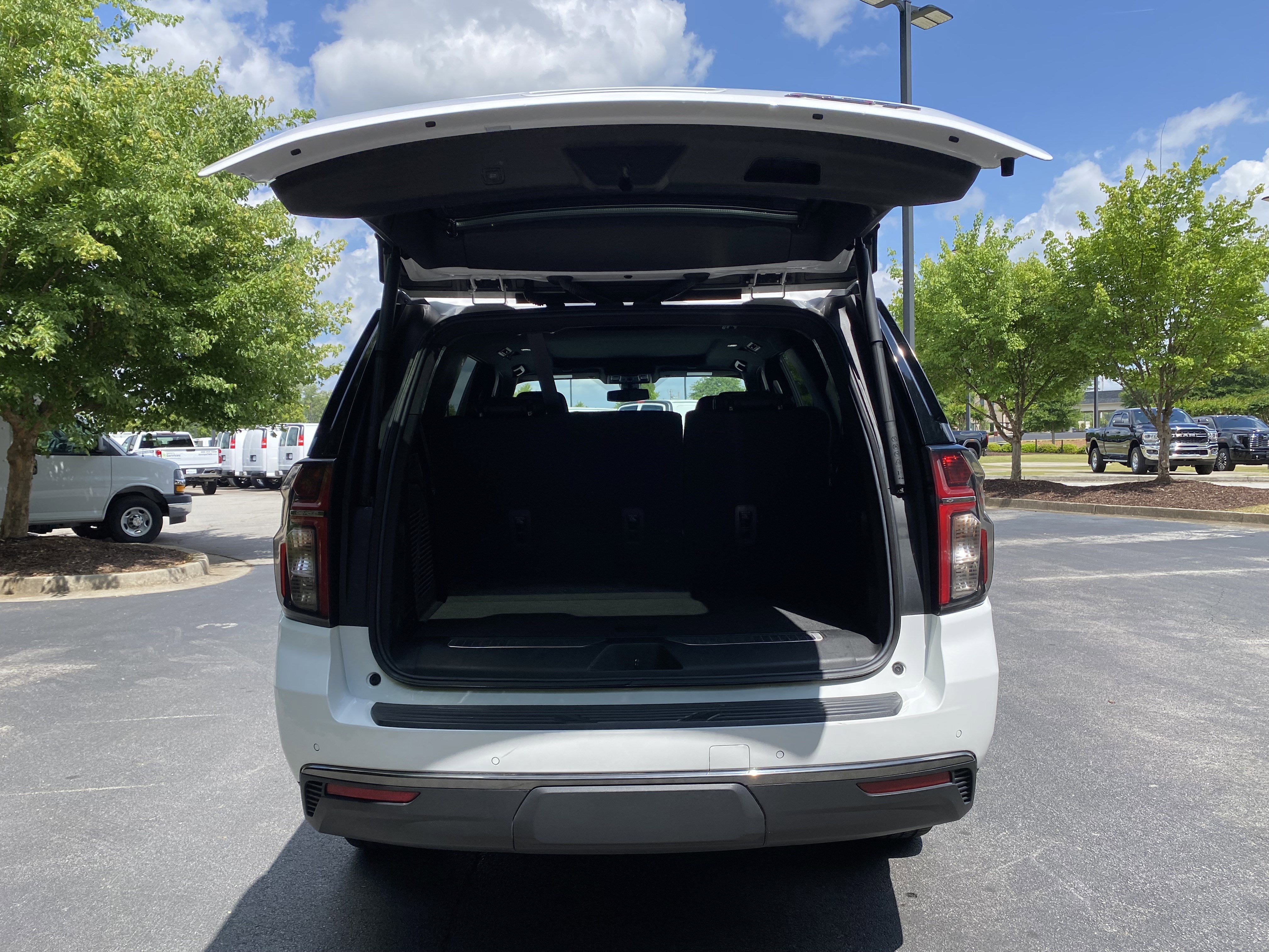 Used 2022 Chevrolet Tahoe RST w/ Luxury Package AWD/4WD image 11