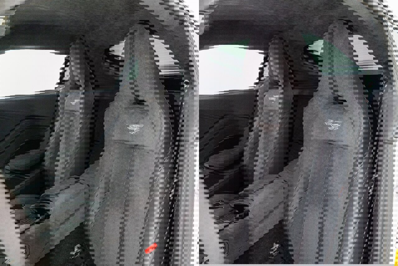 Used 2023 Aston Martin V8 Vantage Coupe image 22