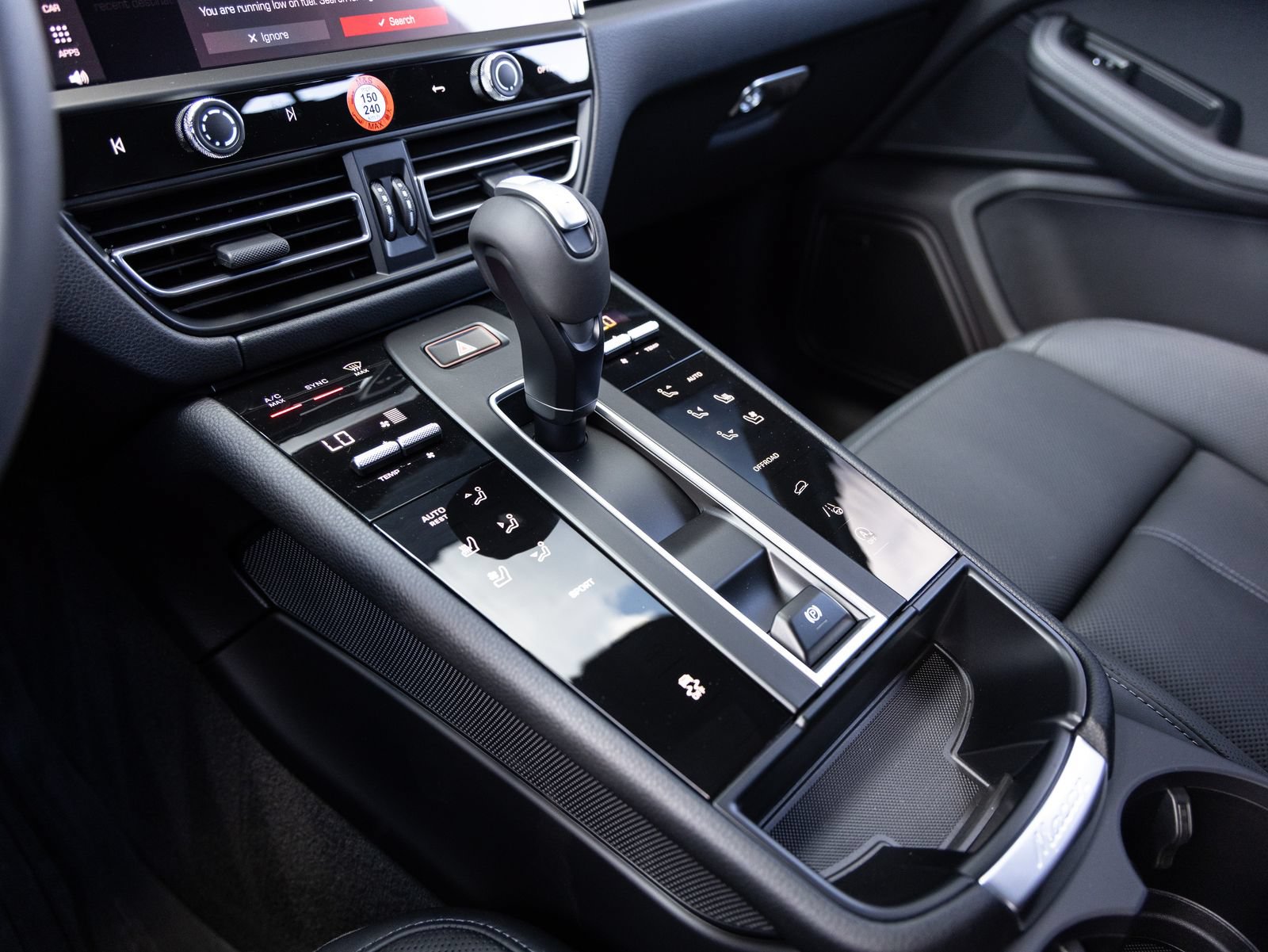 Certified 2026 Porsche Macan AWD/4WD image 17