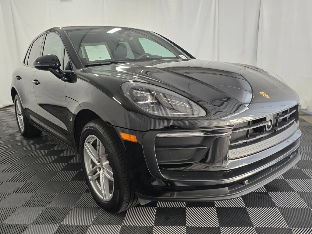 Certified 2024 Porsche Macan AWD/4WD image 10