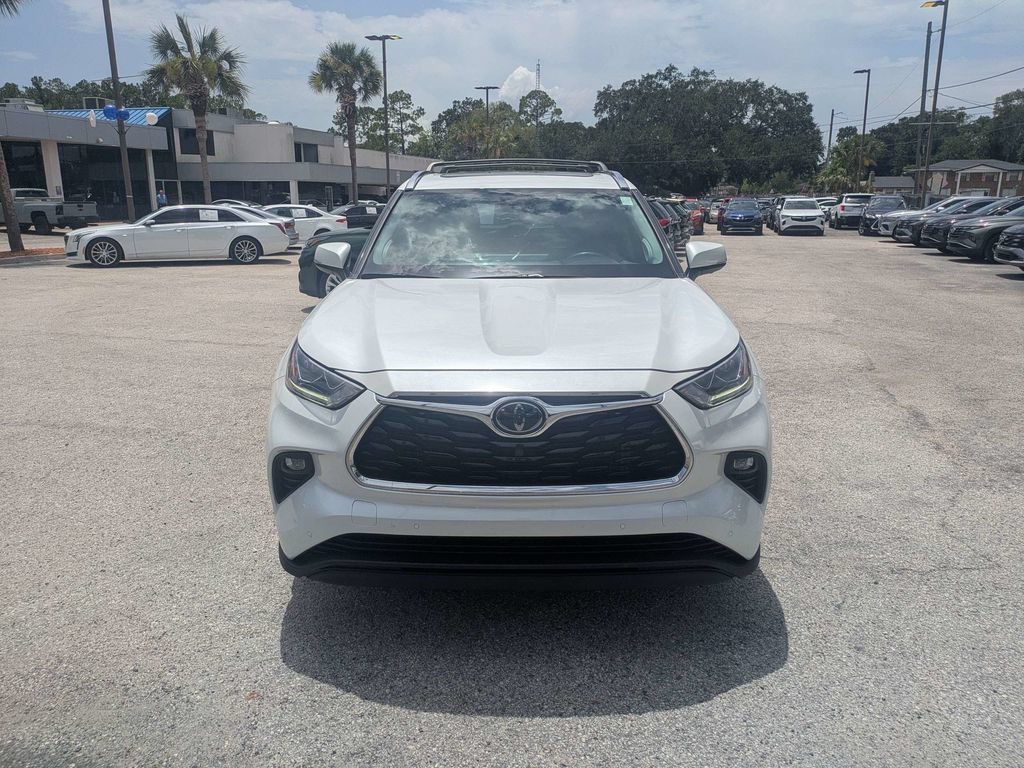 Used 2022 Toyota Highlander Limited FWD image 7