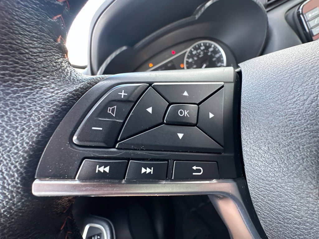 Used 2024 Nissan Versa SR FWD image 21