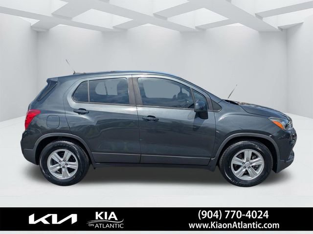 Used 2020 Chevrolet Trax LS FWD image 2