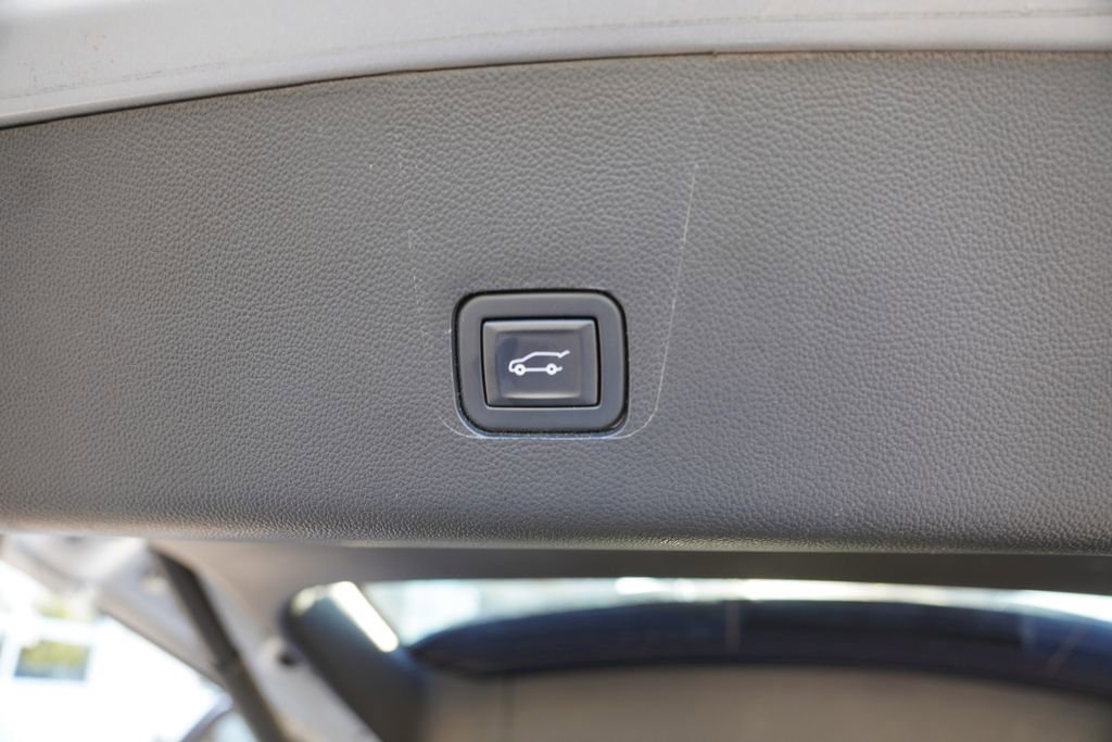 Used 2021 Chevrolet Traverse Premier w/ Redline Edition AWD/4WD image 23