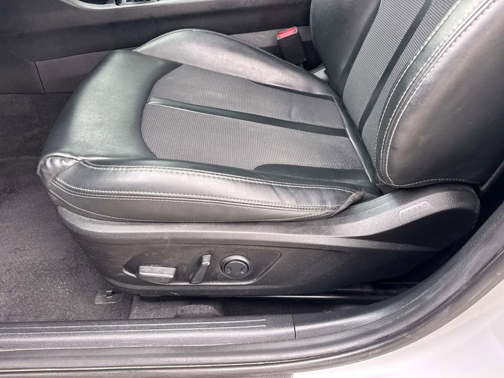 Used 2022 Kia K5 GT-Line w/ GT-Line FWD Premium Package image 19