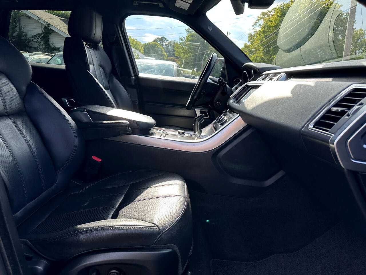 Used 2016 Land Rover Range Rover Sport SE image 17