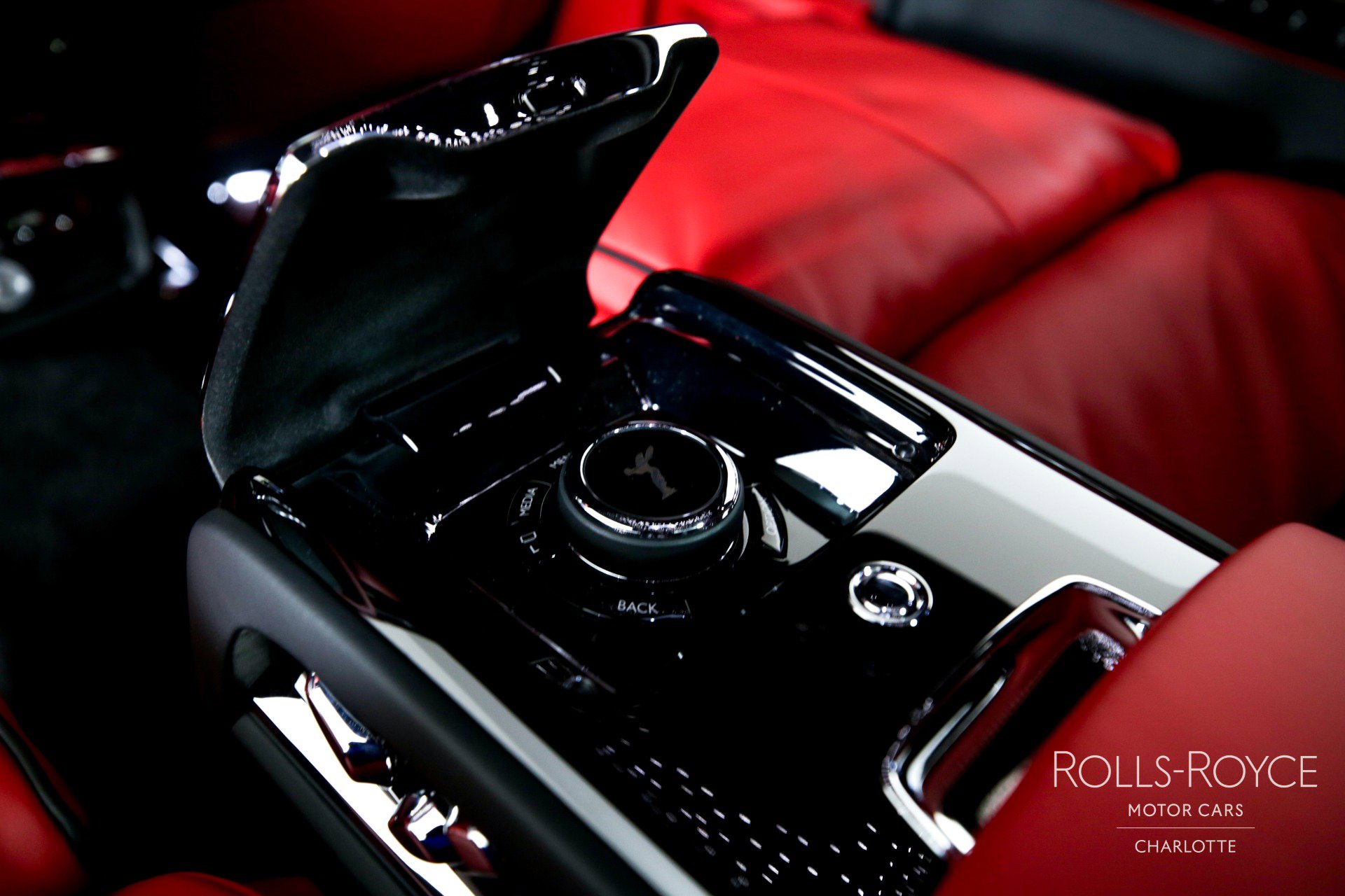 Used 2024 Rolls-Royce Phantom Extended Wheelbase w/ The Phantom Package image 23