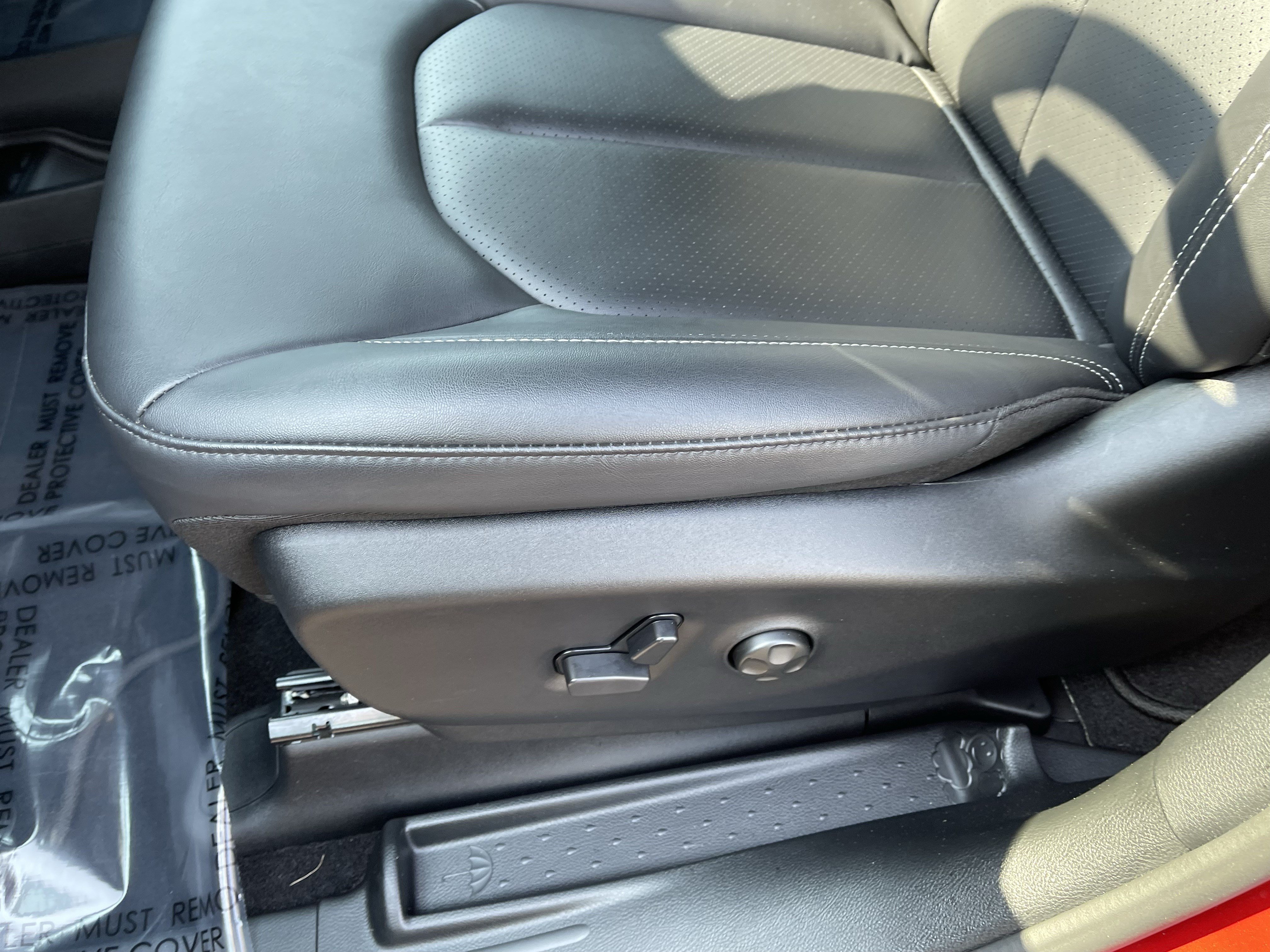 Used 2025 Chrysler Pacifica Select AWD/4WD image 18