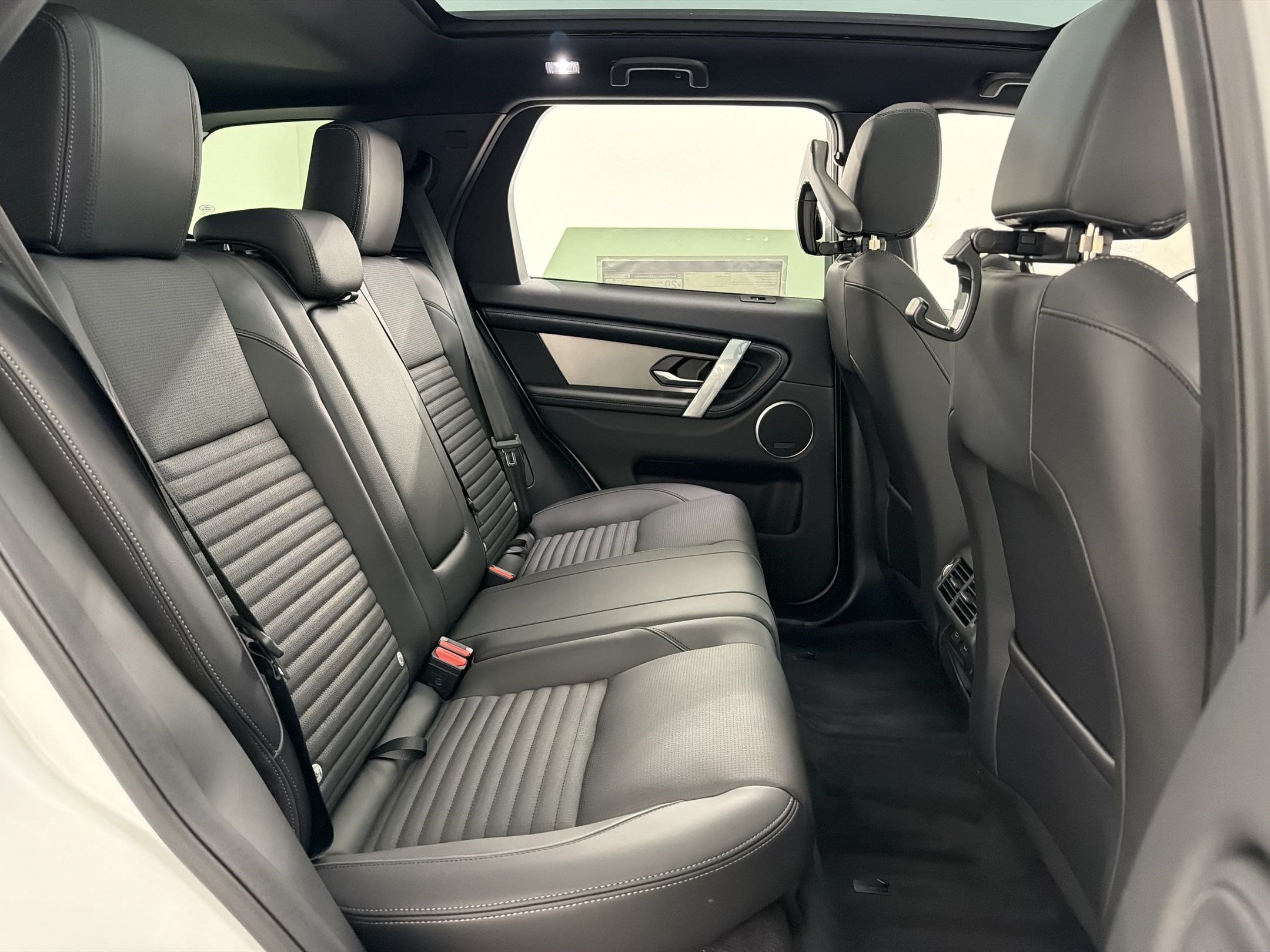 New 2026 Land Rover Discovery Sport Landmark AWD/4WD image 31