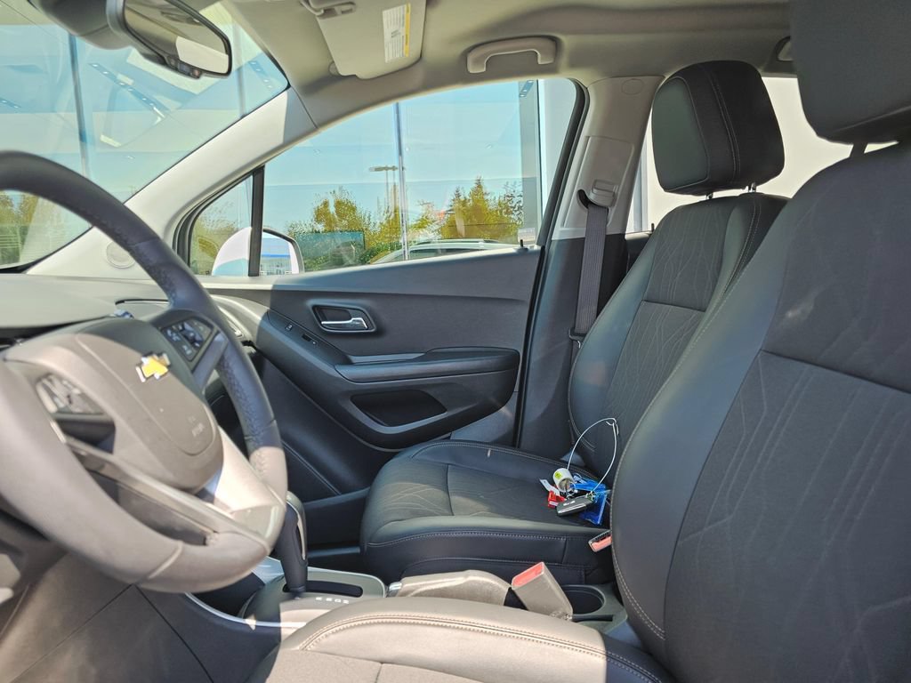 Used 2022 Chevrolet Trax LT w/ LT Convenience Package AWD/4WD image 23