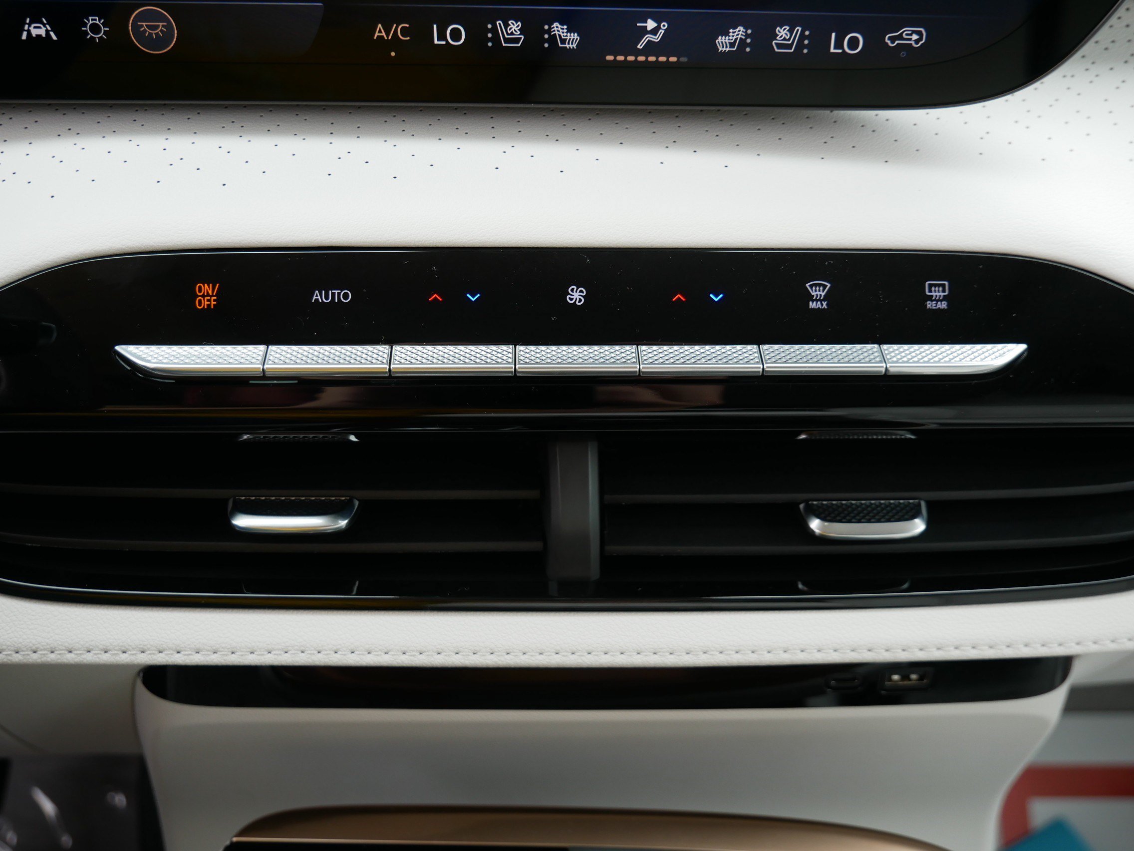 New 2026 Buick Enclave Avenir w/ Super Cruise Package AWD/4WD image 8