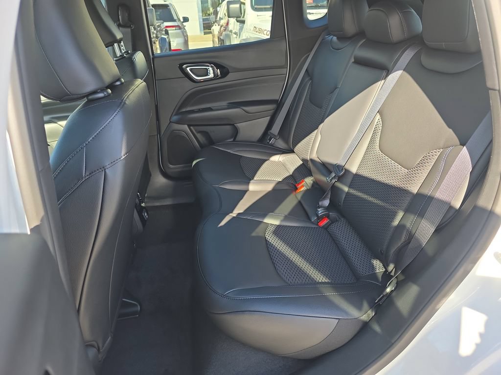 New 2026 Jeep Compass Latitude AWD/4WD image 33