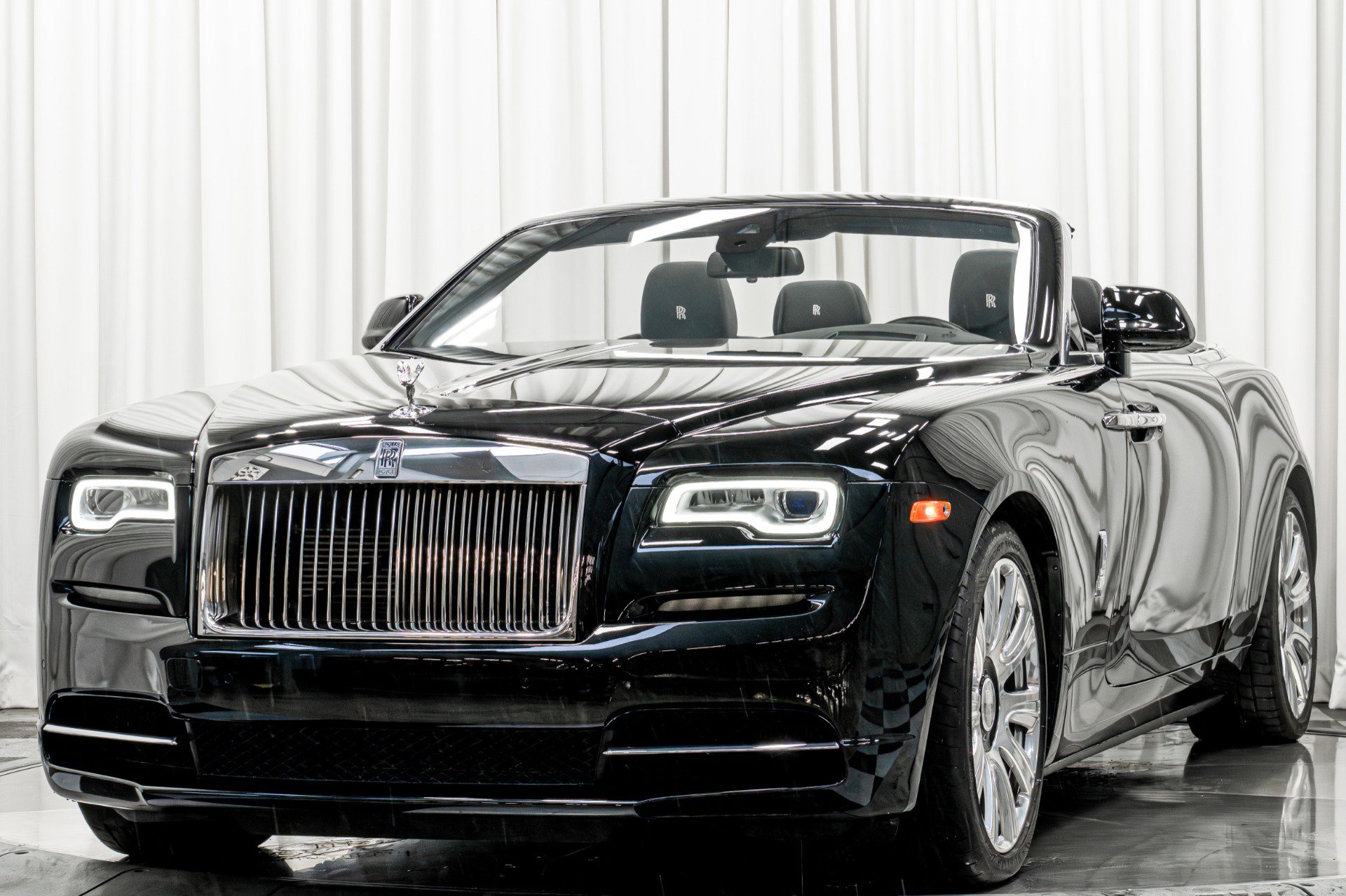 Used 2017 Rolls-Royce Dawn image 6