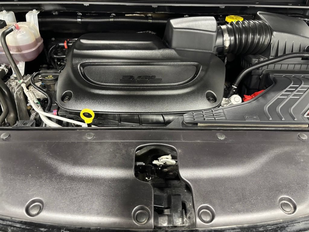Used 2025 Chrysler Pacifica Select FWD image 64