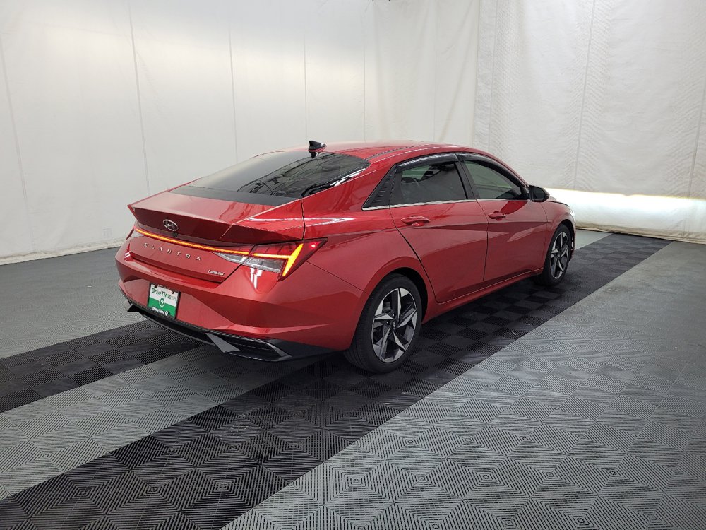 Used 2023 Hyundai Elantra Limited w/ Preferred Accessory Package FWD image 9